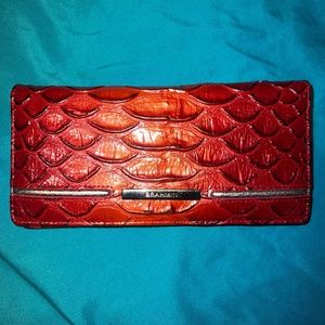 Brahmin wallet in heat
